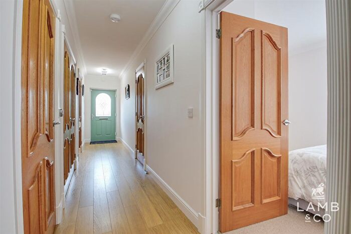 2 Bedroom Detached Bungalow For Sale In Highlands Grove, Great Clacton, CO15