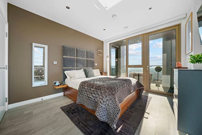 1 Bedroom Flat To Rent In Stockwell Road, Stockwell, SW9