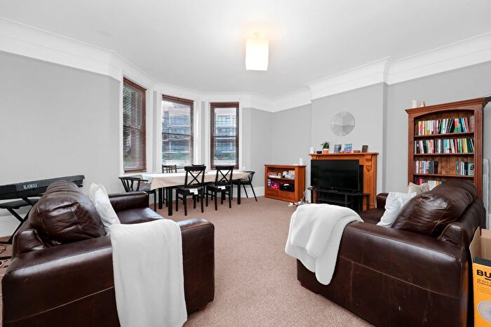 2 Bedroom Flat To Rent In Loraine Mansions, Widdenham Road, N7