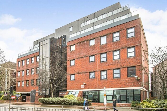 2 Bedroom Flat For Sale In High Street North, Poole, Dorset, BH15