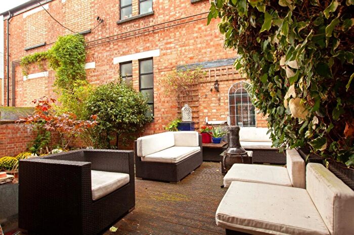 3 Bedroom Maisonette To Rent In Tollington Road, Islington, N7