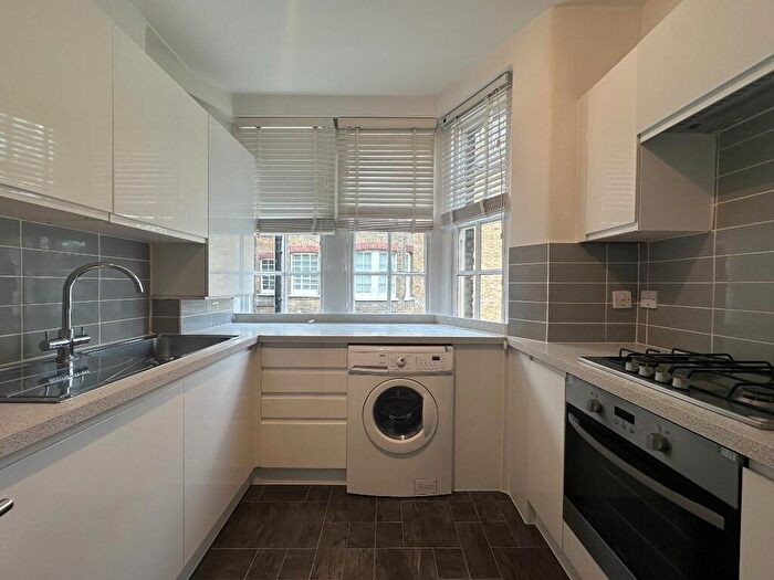 3 Bedroom Flat To Rent In Liverpool Grove, Walworth Village, SE17