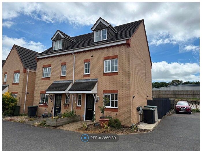 4 Bedroom Semi Detached House To Rent In Brunel Drive, Biggleswade, SG18