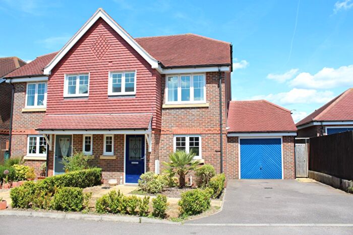 3 Bedroom Semi Detached House For Sale In Willow Close, Maidenhead, SL6