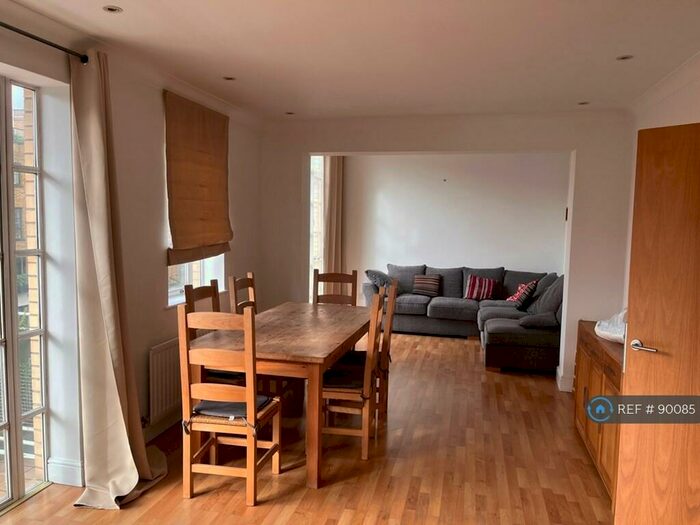 2 Bedroom Flat To Rent In The Watergarden, London, E14