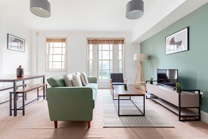 2 Bedroom Flat To Rent In Middleton Road, London, E8