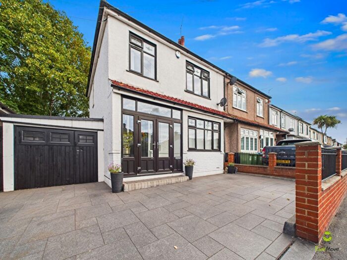 3 Bedroom Semi Detached House For Sale In Long Lane, Bexleyheath, Kent, DA7