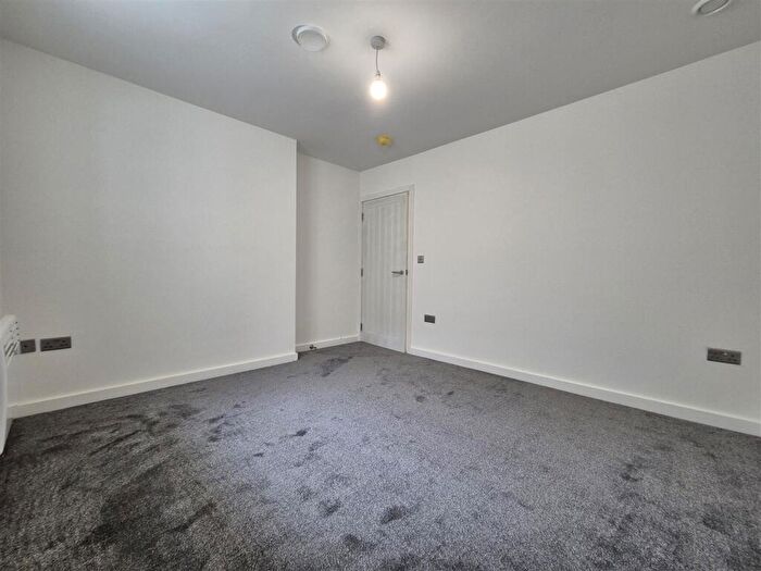 2 Bedroom Apartment To Rent In Stamford Street, Ashton-Under-Lyne, OL6