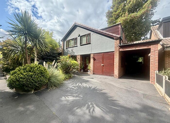 4 Bedroom Detached House For Sale In Oxford Drive, Kippax, Leeds, LS25