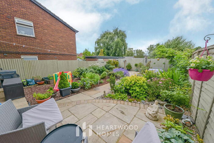 2 Bedroom Maisonette For Sale In St. Annes Road, London Colney, St. Albans, AL2