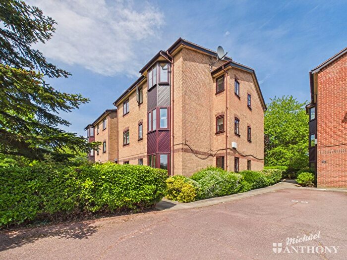 1 Bedroom Flat For Sale In Poets Chase, Aylesbury, HP21
