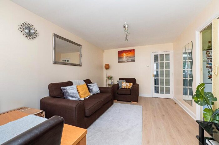1 Bedroom Apartment For Sale In Mullards Close, Mitcham, CR4