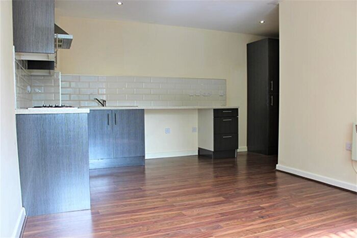 1 Bedroom Flat To Rent In Mayberry Place, Rumbow, Halesowen, West Midlands, B63