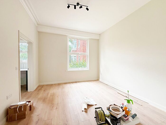 1 Bedroom Flat To Rent In Shelley Road, Worthing, BN11