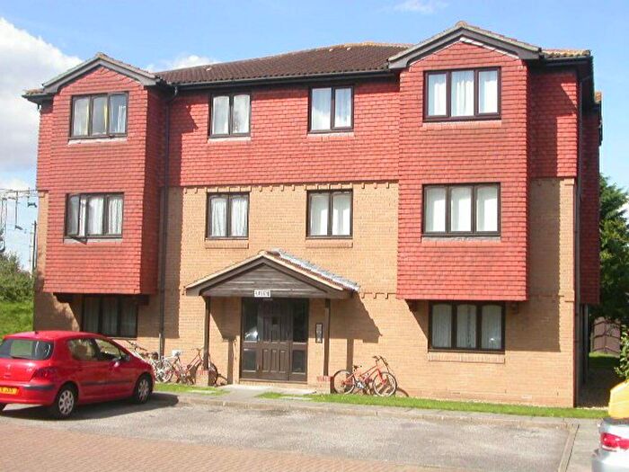 1 Bedroom Flat To Rent In Hunting Gate, CO1