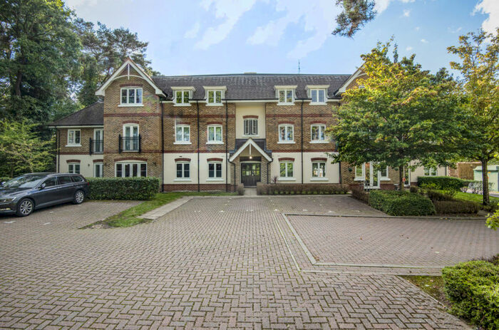 2 Bedroom Apartment To Rent In Ralphs Ride, Bracknell, Berkshire, RG12