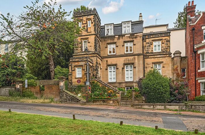 2 Bedroom Flat For Sale In London Road, Vale Towers, TN1