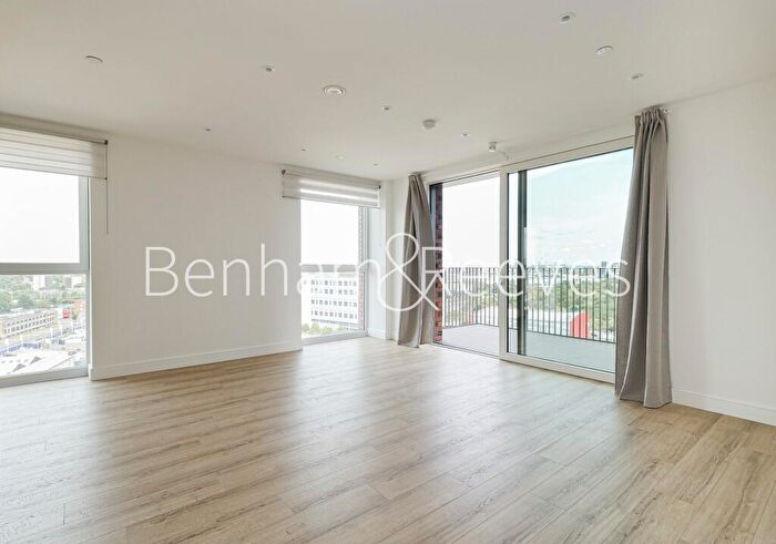 2 Bedroom Apartment To Rent In Quay Walk, Grand Union, HA0
