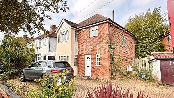 3 Bedroom Detached House To Rent In Auckland Road, Potters Bar, EN6