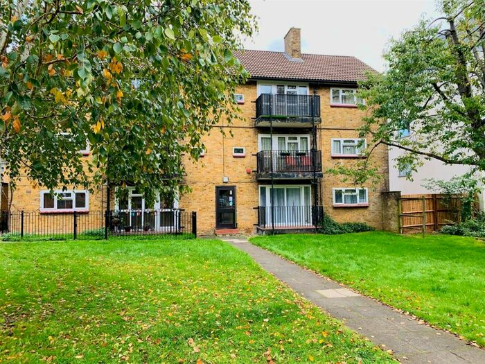 2 Bedroom Flat To Rent In Longlands, Hemel Hempstead, HP2