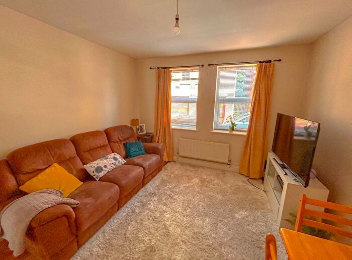 2 Bedroom Flat To Rent In Flat Moss Court, Wellington Street, Kettering, NN16