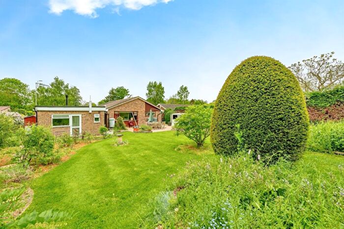 4 Bedroom Detached Bungalow For Sale In Mid Street, South Nutfield, Redhill, RH1