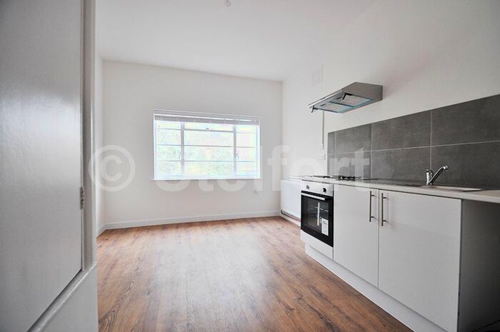 2 Bedroom Flat To Rent In Bromley Road, Bromley, BR1