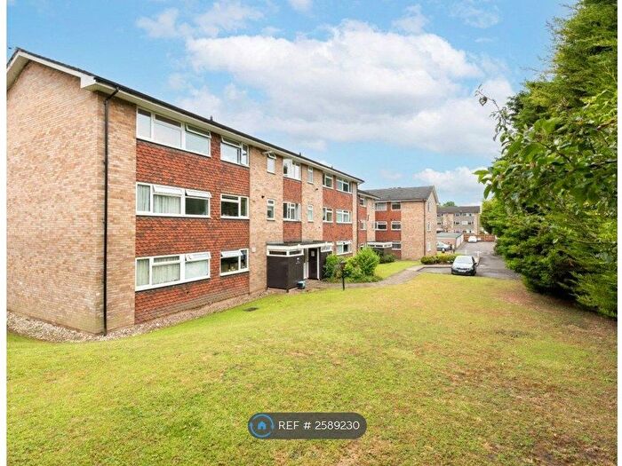2 Bedroom Flat To Rent In Christchurch Park, Sutton, SM2