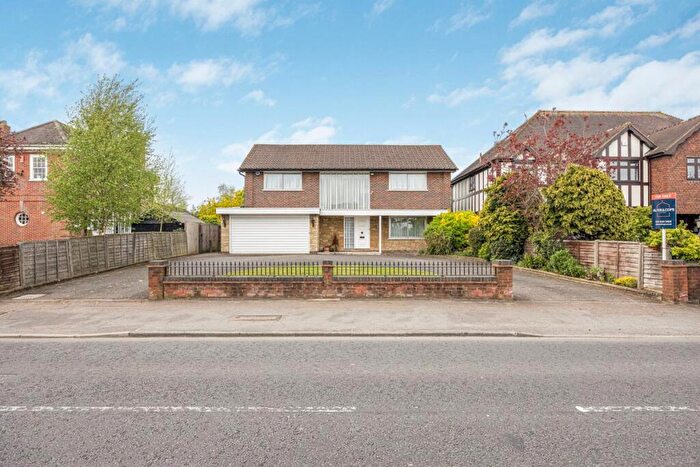 4 Bedroom Detached House For Sale In Hainault Road, Chigwell, IG7
