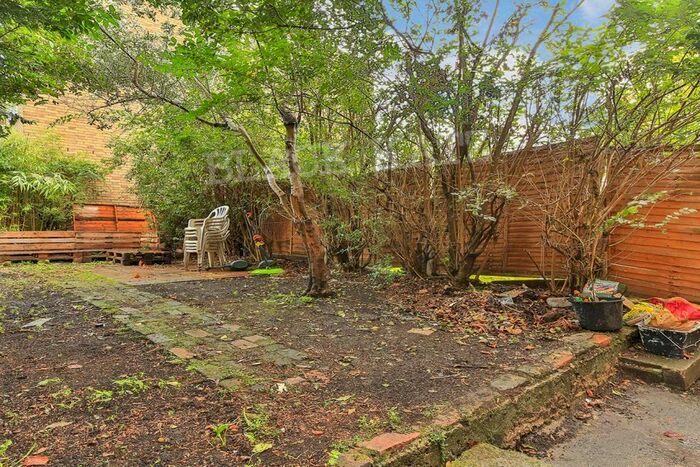 2 Bedroom Flat To Rent In Sandringham Road, London, E8