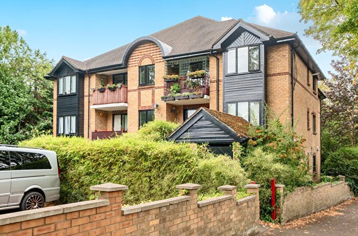 2 Bedroom Flat For Sale In The Downsway, Sutton, SM2