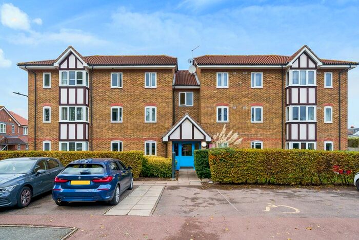 2 Bedroom Flat To Rent In Woodgate Drive, London, SW16