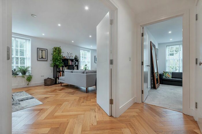 2 Bedroom Flat To Rent In West Common Road, Bromley BR2