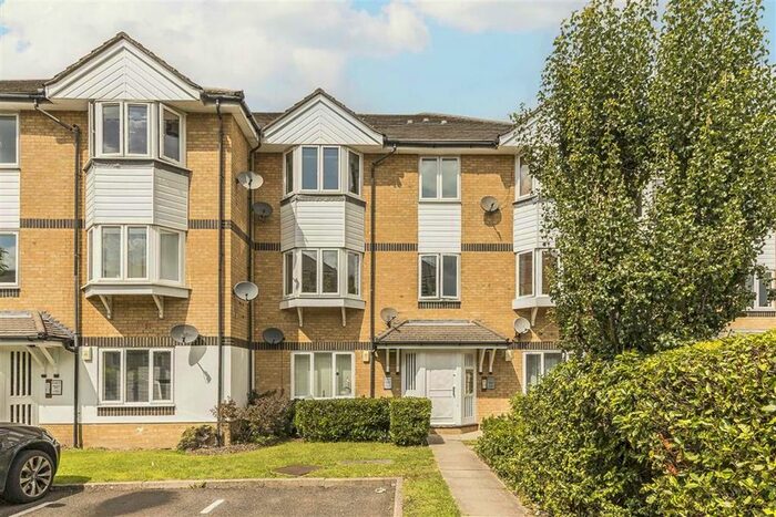 2 Bedroom Flat To Rent In Sheppard Drive, London, SE16