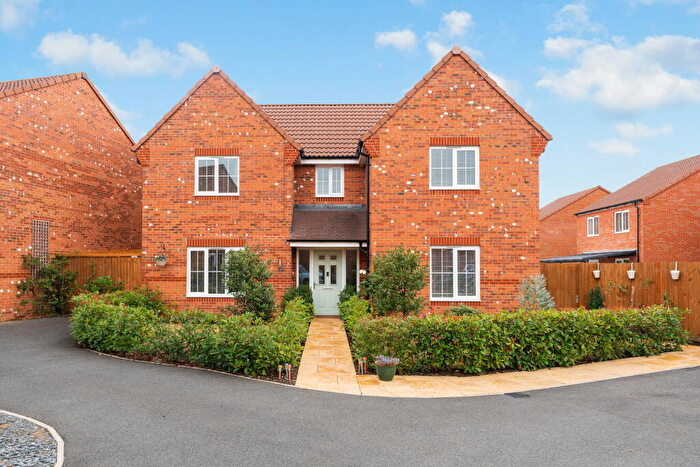 4 Bedroom Detached House For Sale In Jean Revill Close, Saxilby, LN1