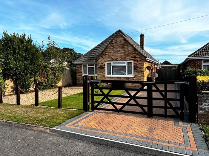 3 Bedroom Detached Bungalow For Sale In Holbury, Southampton, Hampshire, SO45