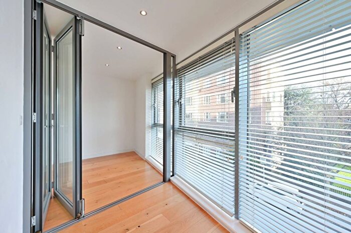 1 Bedroom Flat To Rent In Upper Richmond Road, East Putney, London, SW15