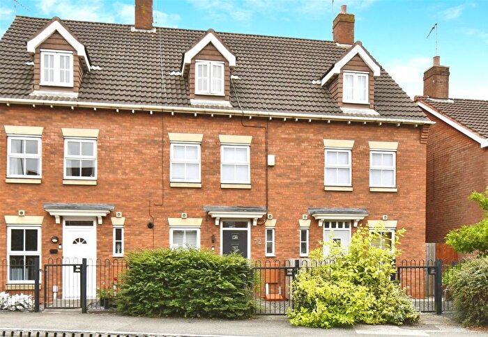 3 Bedroom Terraced House For Sale In Rivelin Park, Kingswood, Hull, HU7