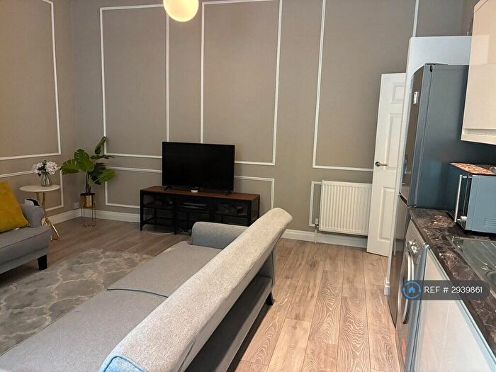 2 Bedroom Flat To Rent In New Road, Chatham, ME4