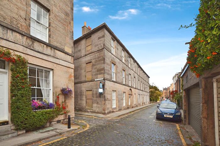 2 Bedroom Flat To Rent In Raeburn Street, Stockbridge, Edinburgh, EH4