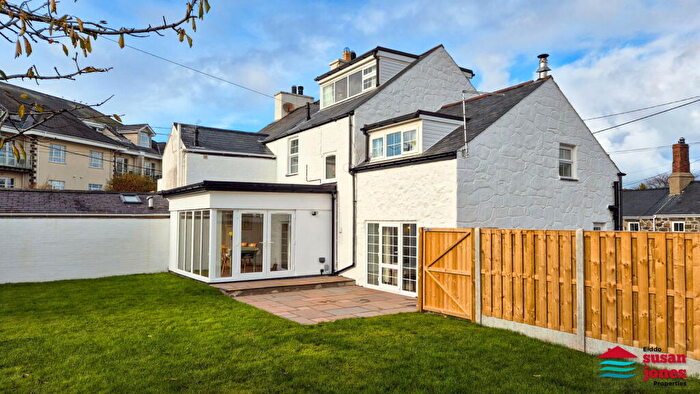 3 Bedroom Semi-Detached House For Sale In Morfa Nefyn, Pwllheli, LL53