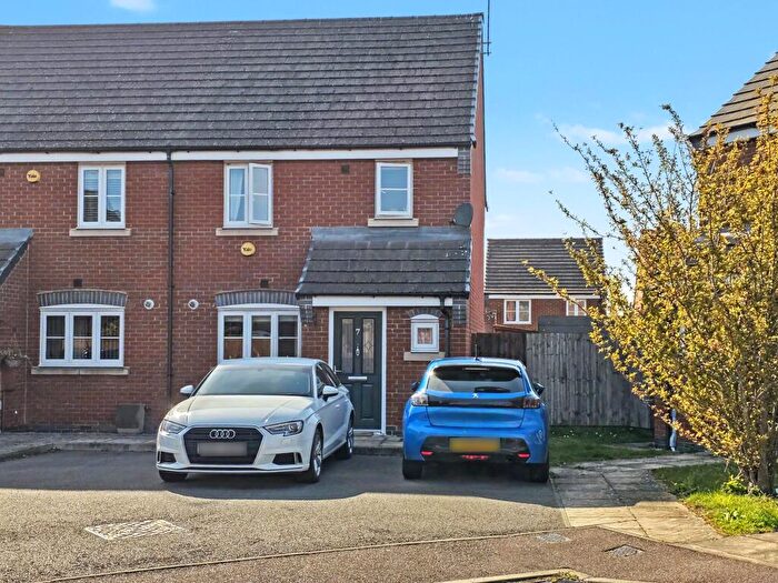 3 Bedroom Semi Detached House To Rent In Juno Close, Hinckley, LE10