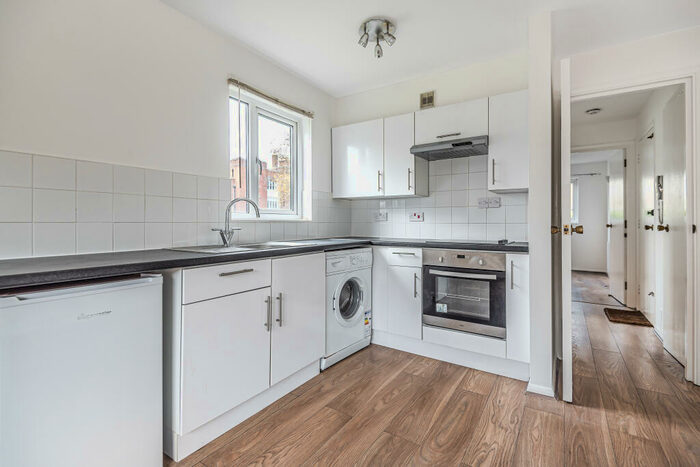 1 Bedroom Apartment To Rent In Red Lion Lane, Shooters Hill, London, SE18