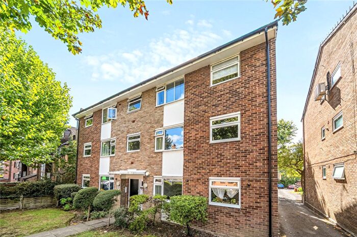2 Bedroom Flat For Sale In Bedford Court, Crystal Palace, London, SE19