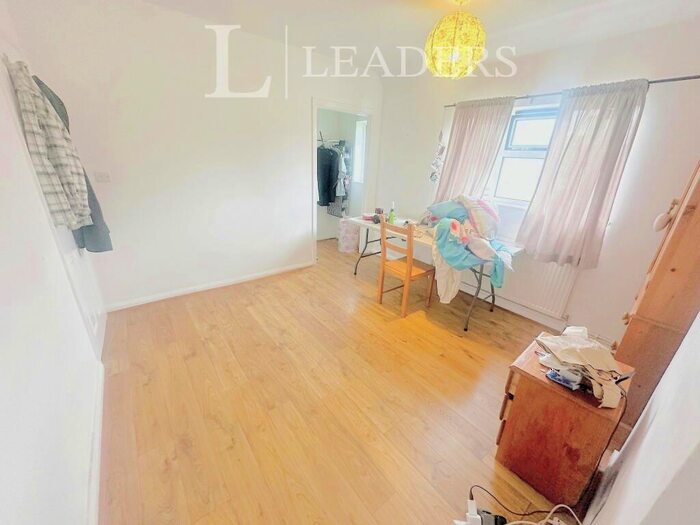 4 Bedroom Semi-Detached House To Rent In Brooks Road, CB1