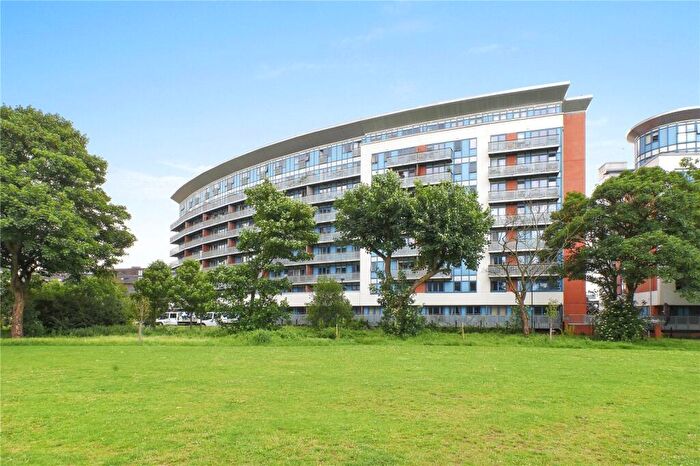 2 Bedroom Apartment For Sale In Leamore Court, Meath Crescent, London, E2