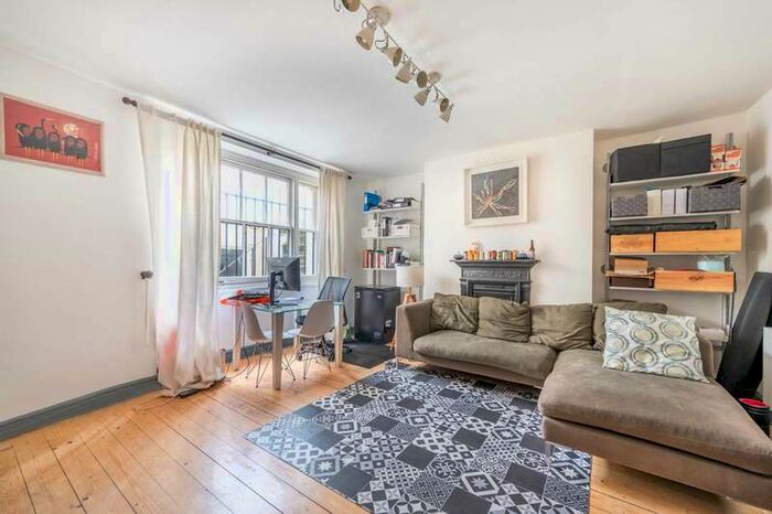 Flat To Rent In Kensington Gardens Square, Bayswater, W2
