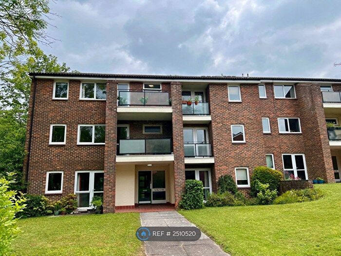 2 Bedroom Flat To Rent In Elder Close, Winchester, SO22
