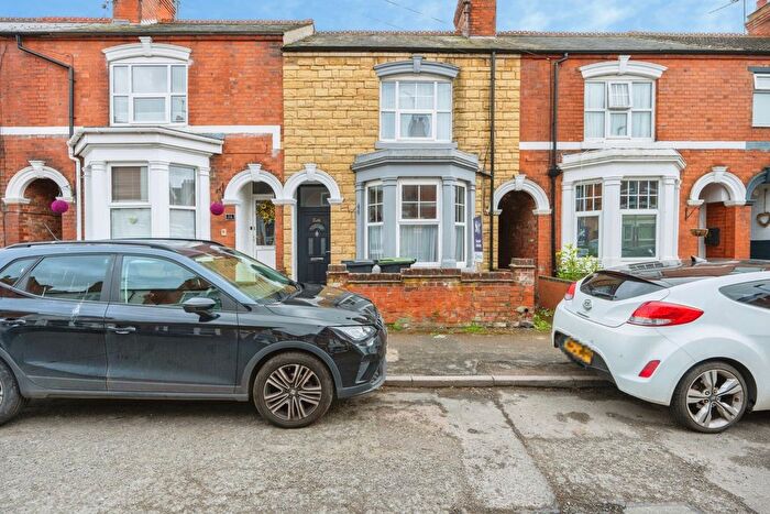 3 Bedroom Terraced House For Sale In York Road, Rushden, Northamptonshire, NN10
