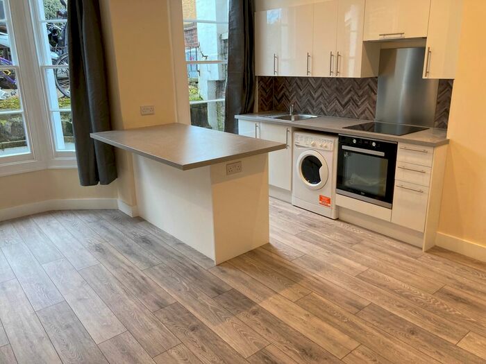 Studio To Rent In Very Near Keith Grove Area, Shepherds Bush, W12